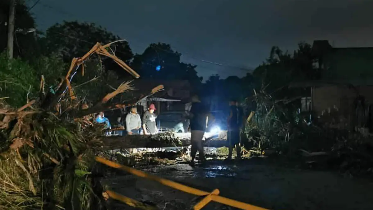 tromba afecta a 250 familias de V. Carranza